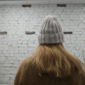 Pelēka alpaka vilnas cepure ar mirdzumiņiem - Image 4